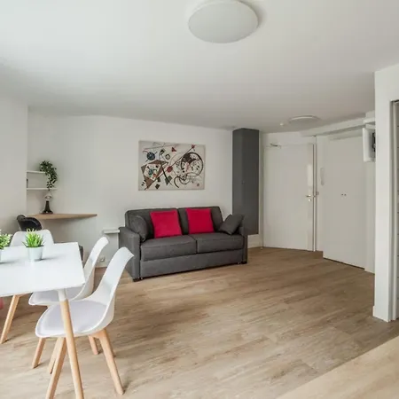 Apartment Bright And Cosy Flat At The Heart Of In A Trendy District - Welkeys